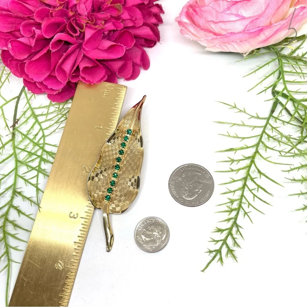 VINTAGE⚜️Emerald Green Crystal Embellished Leaf Brooch